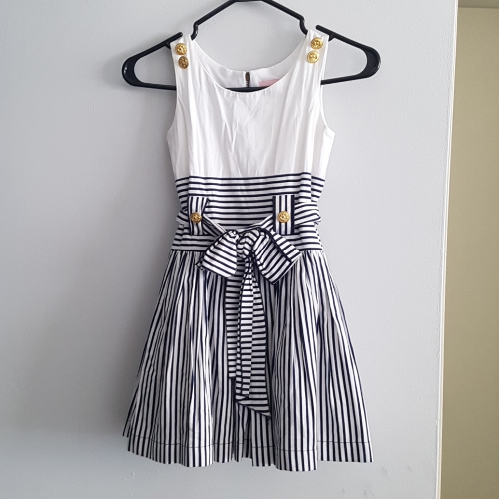 Very CHIC dress for girls!